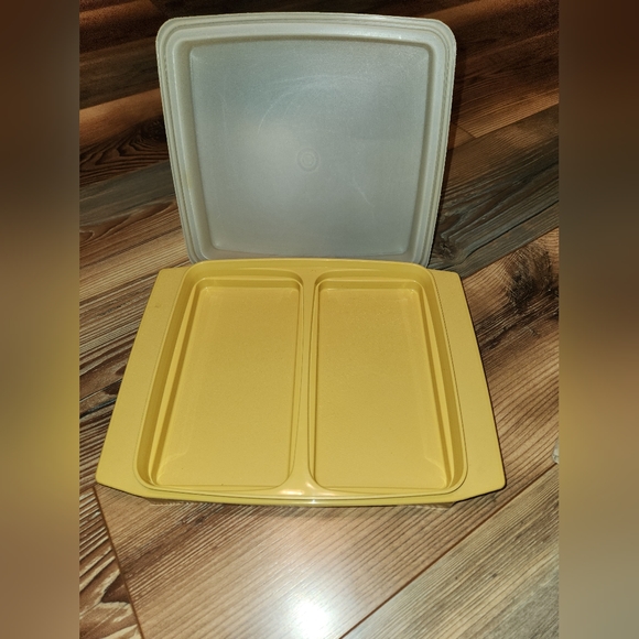 Vintage Tupperware Harvest Gold container - Picture 1 of 5